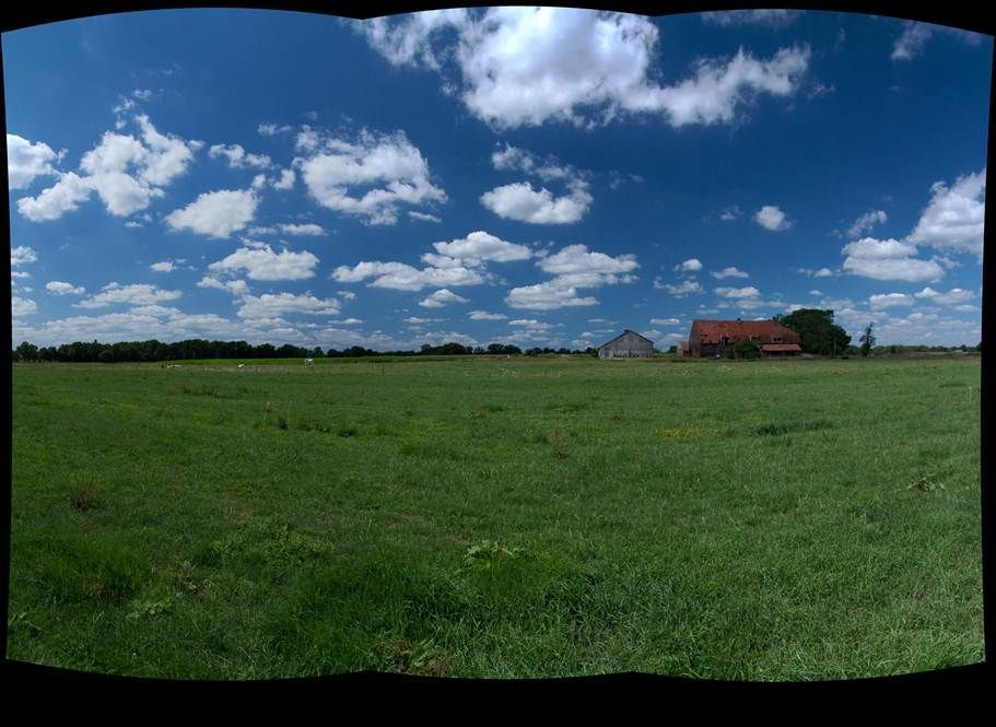 Een dergelijke zomerdag kan er in de toekomst anders uitzien. Bij een hoger CO2-gehalte en hogere temperaturen verdampen planten minder water waardoor er minder wolken als deze ontstaan. (foto: Bart van Stratum)