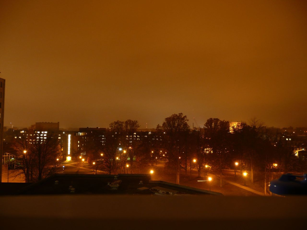 Onze steden kreunen onder de lichtvervuiling, en dat heeft een impact op de bewoners. (foto: Hendrik Moeremans)