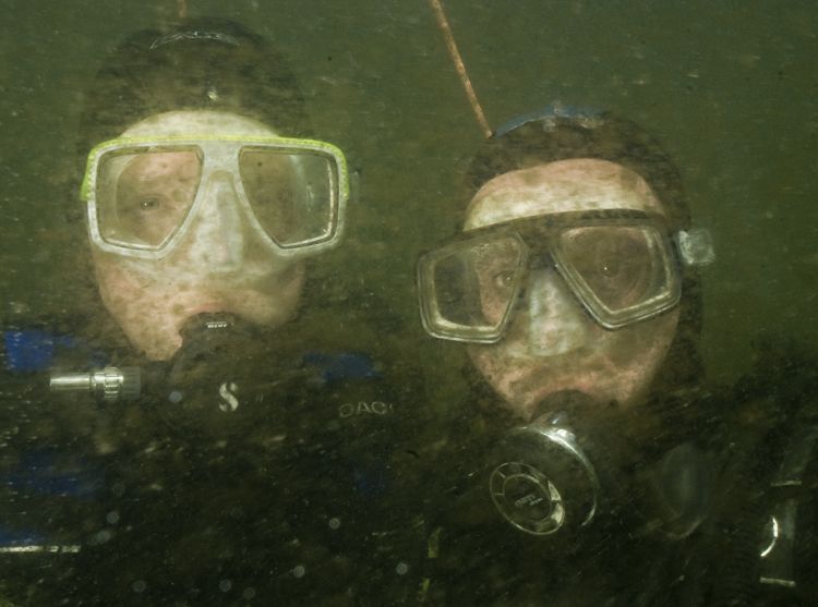 Slecht zicht door extreem zware algenbloei in de Oosterschelde (foto: Peter H. van Bragt)