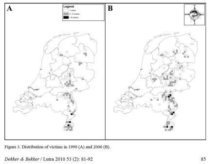 Kaart van Nederland met verkeersslachtoffers onder de dassen in 1990 (links) en 2006 (foto: Lutra)