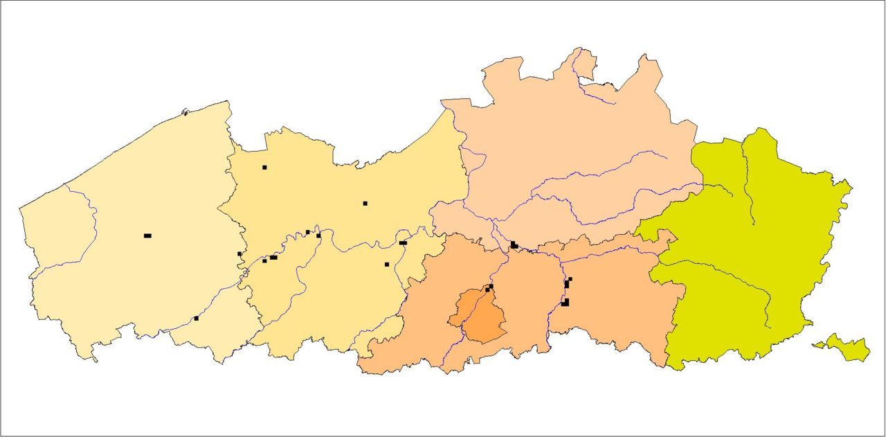 Verspreiding van de Muurhagedis in Vlaanderen. Op dit kaartje werden enkel de allochtone, reproductieve populaties geplaatst die zijn ontstaan door accidentele introductie. (kaart: Hyla)