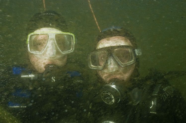 Beperkt doorzicht door schuimalgen in de Oosterschelde (foto: Peter H van Bragt)