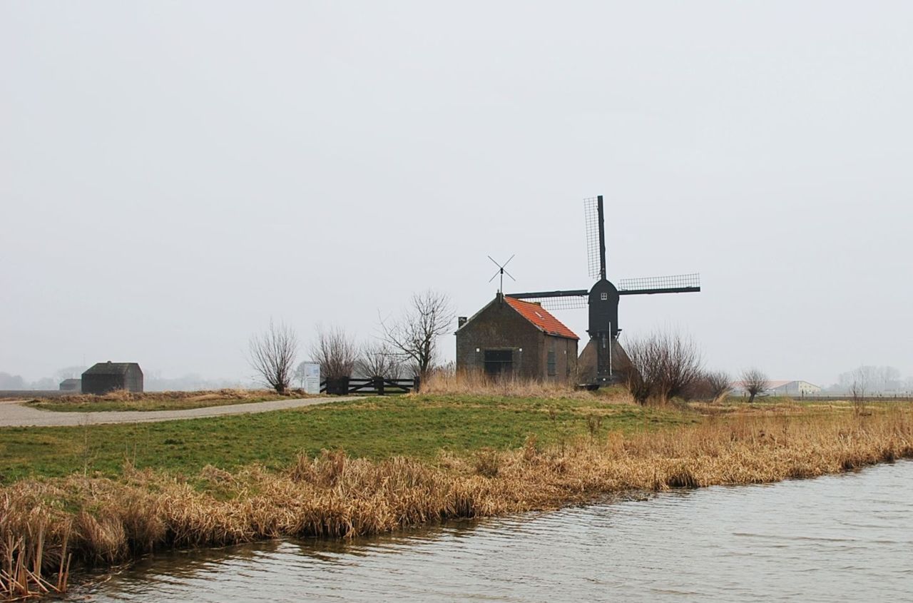 Rond vier historische molens in het Land van Heusden en Altena komen ‘voedselveldjes’, kruidenranden, lage bessenstruiken en hoogstambomen (foto: Landschapsbeheer Nederland)