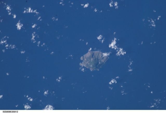 Saba en omliggende wateren, Saba and surrounding waters (foto: NASA)