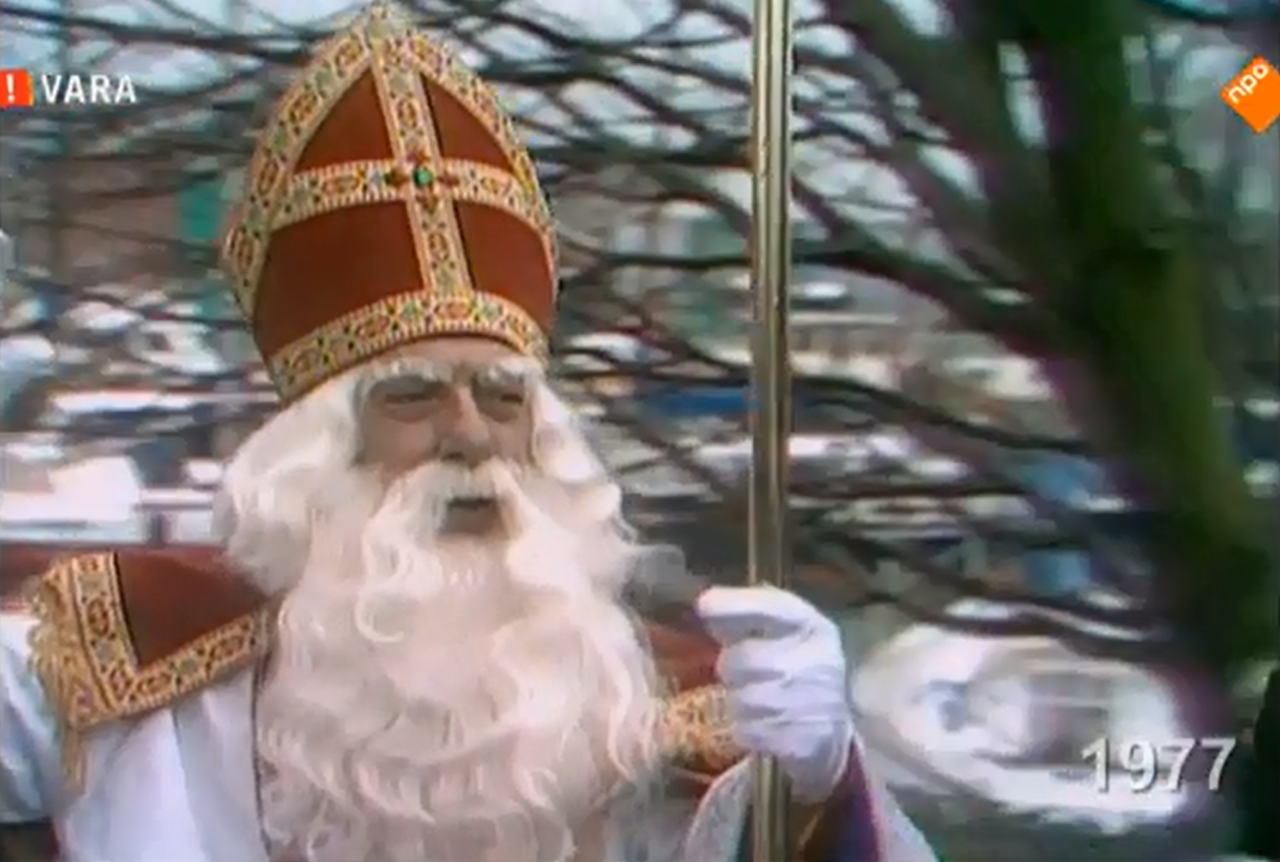Intocht van Sinterklaas in 1977 (foto: VARA & NPO)