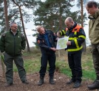 Veldbezoek brandweer en beheerders (foto: Stichting Bargerveen)