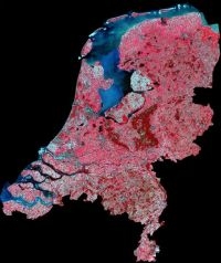 Voorbeeld van een DMC-satellietkaart van Nederland (bron: Roerink en Mucher, 2012)
