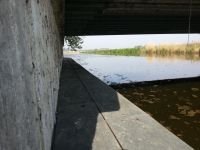 Loopplank voor otter onder provinciale weg in Ooijpolder (foto: Bart Beekers ARK)