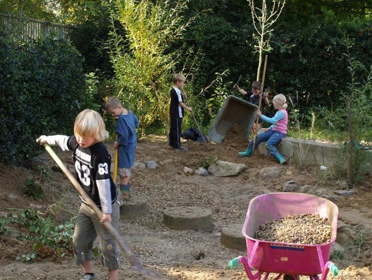 Natuurspeelplein Rotterdam (foto: Wendy Snijders, Eric Douma) 